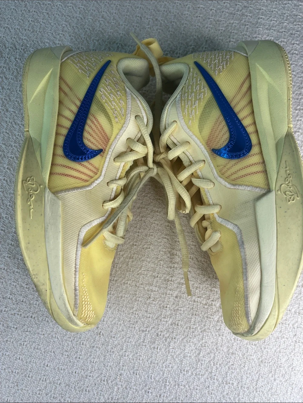 Nike Sabrina 2 Anyone 2.5 youth, yellow sneakers metallic blue & hot pink swish